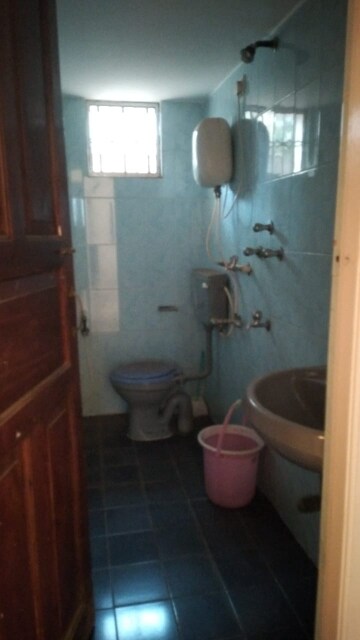Bathroom in 2 BHK Independent House at Candolim – for Rent