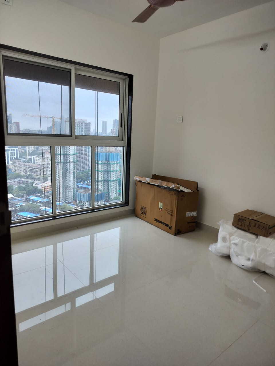 2 BHK Apartment For Rent in Tata Housing Tower Bdd ch