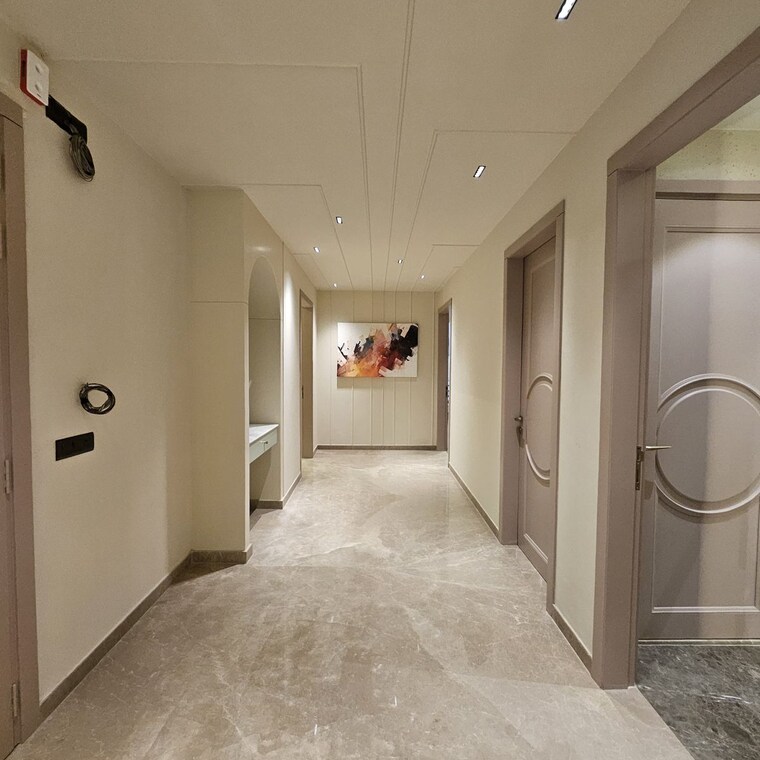 Room, malcha marg 3 Bedroom 375 Sq.Yd. Builder Floor In Malcha Marg Delhi 9245999