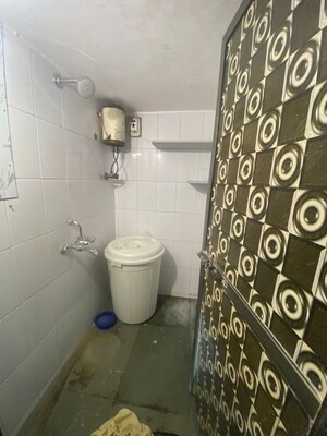 Bathroom in 1 RK Apartment at Matunga – for Rent