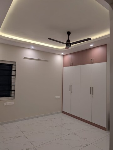 Room in 3 BHK Apartment at Trendsquares Ambience, Thanisandra Main Road – for Rent