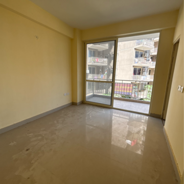 Room in 2 BHK Apartment at Auric Happy Homes, Sector 86 – for Sale