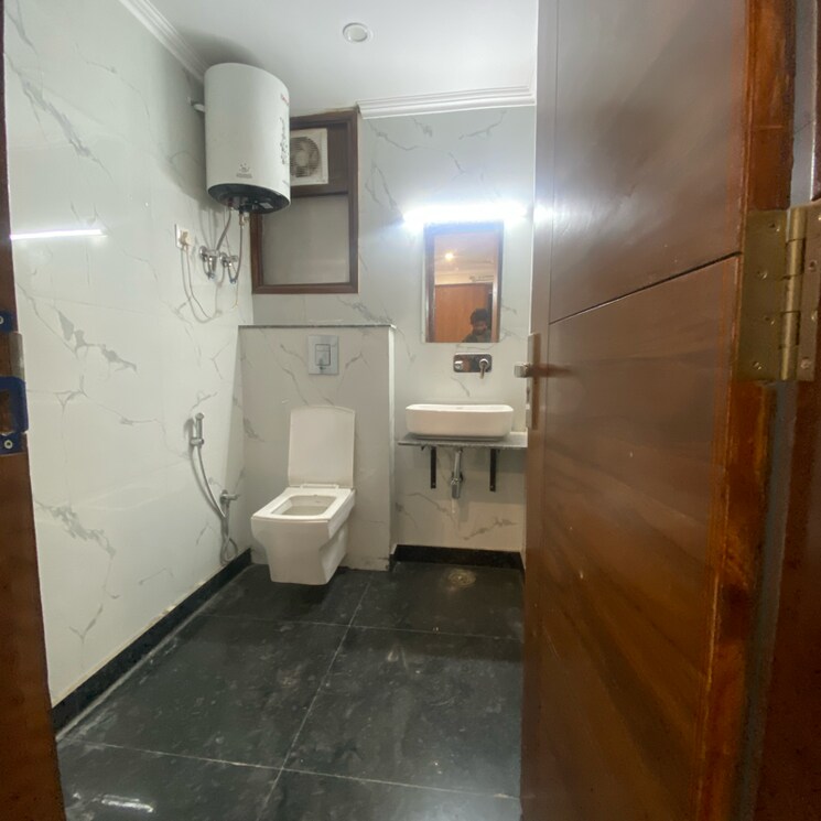 Bathroom, chattarpur 2 Bedroom 1000 Sq.Ft. Builder Floor In Chattarpur Delhi 9246138