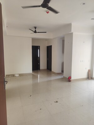 Room in 3 BHK Apartment at Amrapali Crystal Homes, Sector 76 – for Rent