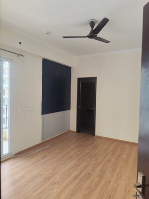 Room in 3 BHK Apartment at Amrapali Crystal Homes, Sector 76 – for Rent