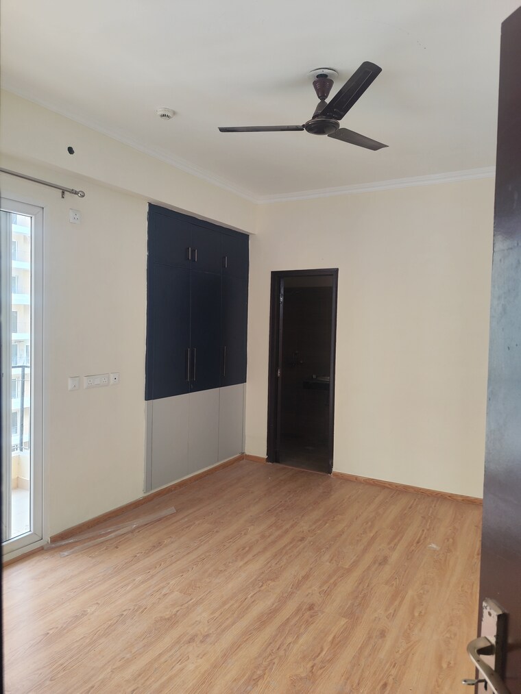 Room, amrapali-crystal-homes 3 Bedroom 1375 Sq.Ft. Apartment In Sector 76 Noida 9246165