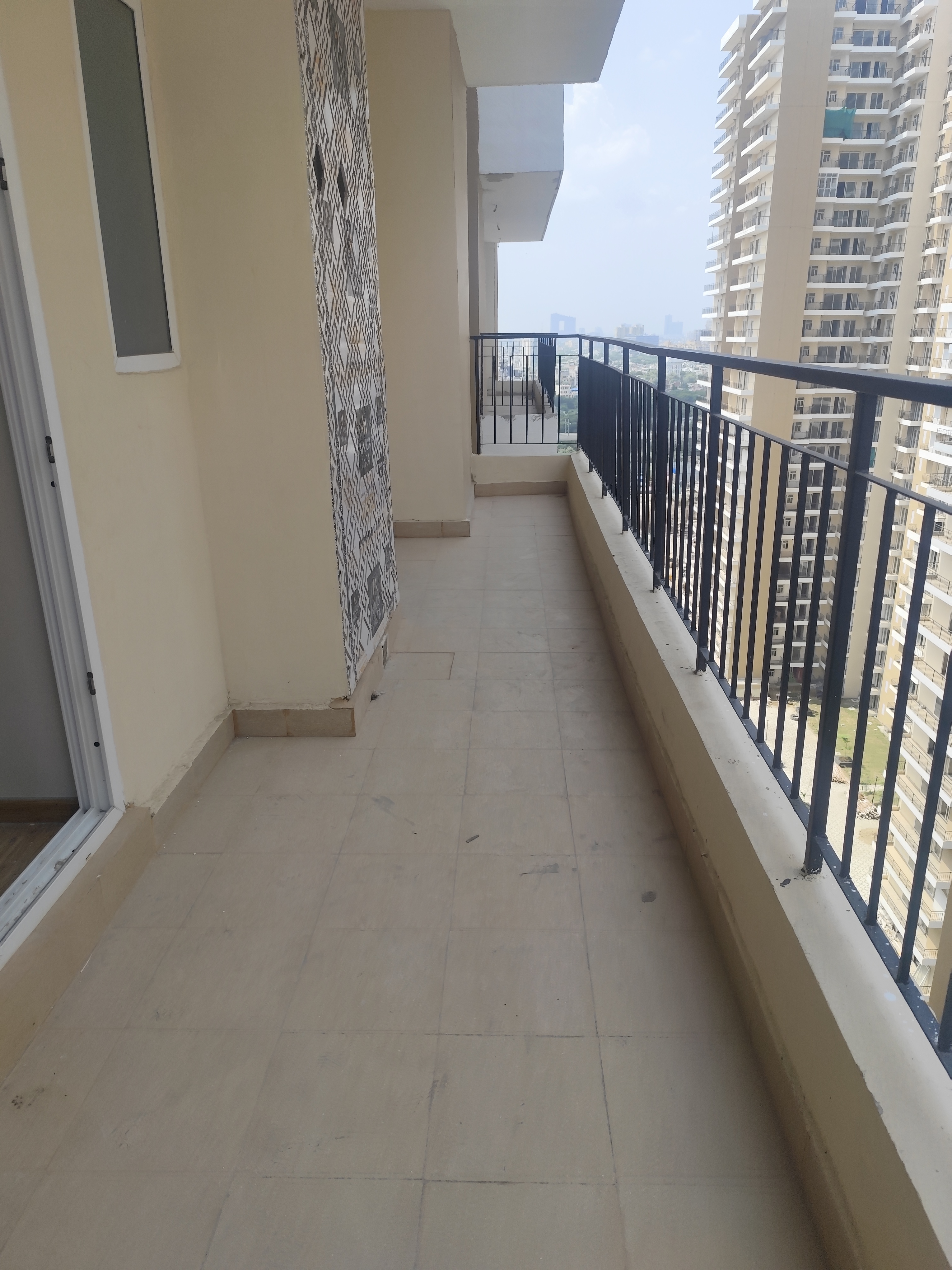 3 BHK 1375 Sq.Ft. Apartment in Amrapali Crystal Homes