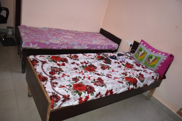 Bedroom, sector 33 Pg For Girls In Sector 33 9246270