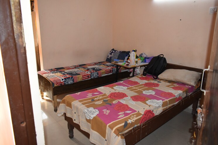 Bedroom, sector 33 Pg For Girls In Sector 33 9246270