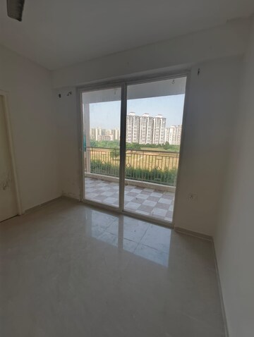Room in 1 BHK Apartment at Shree Vardhman Green Court, Sector 90 – for Rent