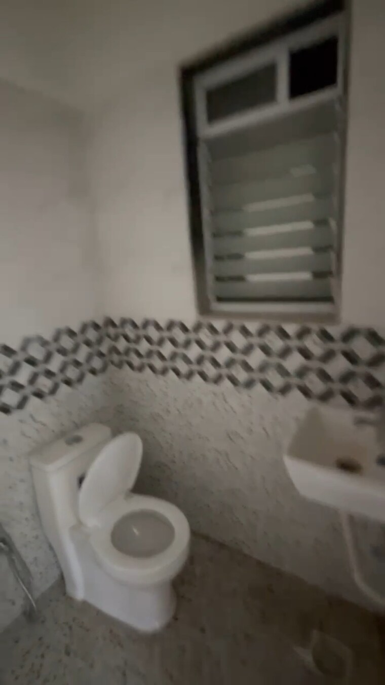 Bathroom, akash-deep-tower 1 Bedroom 400 Sq.Ft. Apartment In Girgaon Mumbai 9246173