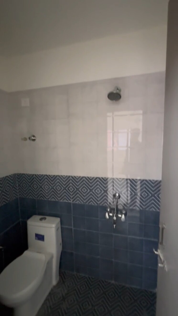 Bathroom, akash-deep-tower 1 Bedroom 400 Sq.Ft. Apartment In Girgaon Mumbai 9246173
