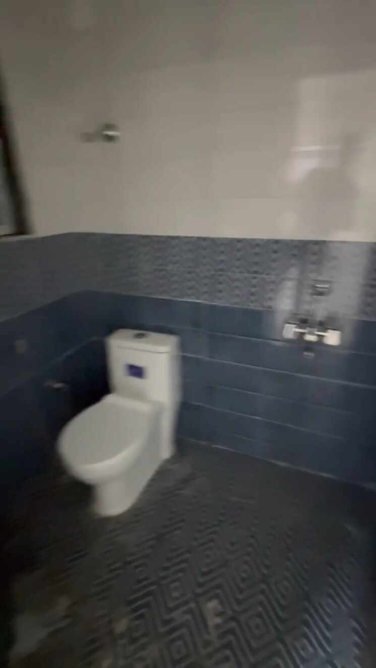 Bathroom, akash-deep-tower 1 Bedroom 400 Sq.Ft. Apartment In Girgaon Mumbai 9246218