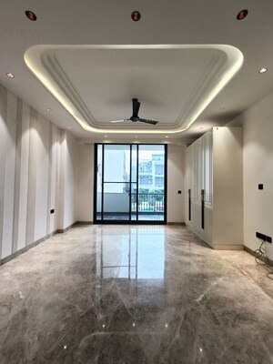 Room in 4 BHK Builder Floor at Sector 46 – for Sale