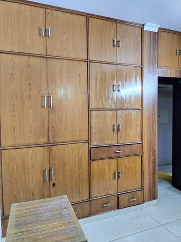 Furnished Amenities in 2.5 BHK Builder Floor at Unitech South City II, Sector 50 – for Rent