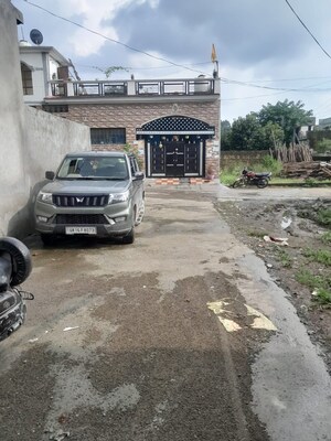 Parking in 2 BHK Builder Floor at Nanda Ki Chowki – for Rent