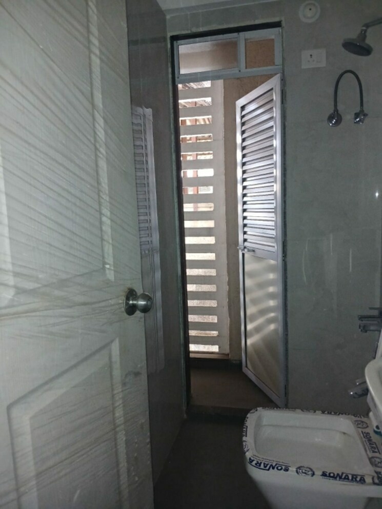 Bathroom, kolbad 1 Bedroom 410 Sq.Ft. Apartment In Kolbad Thane 9246302