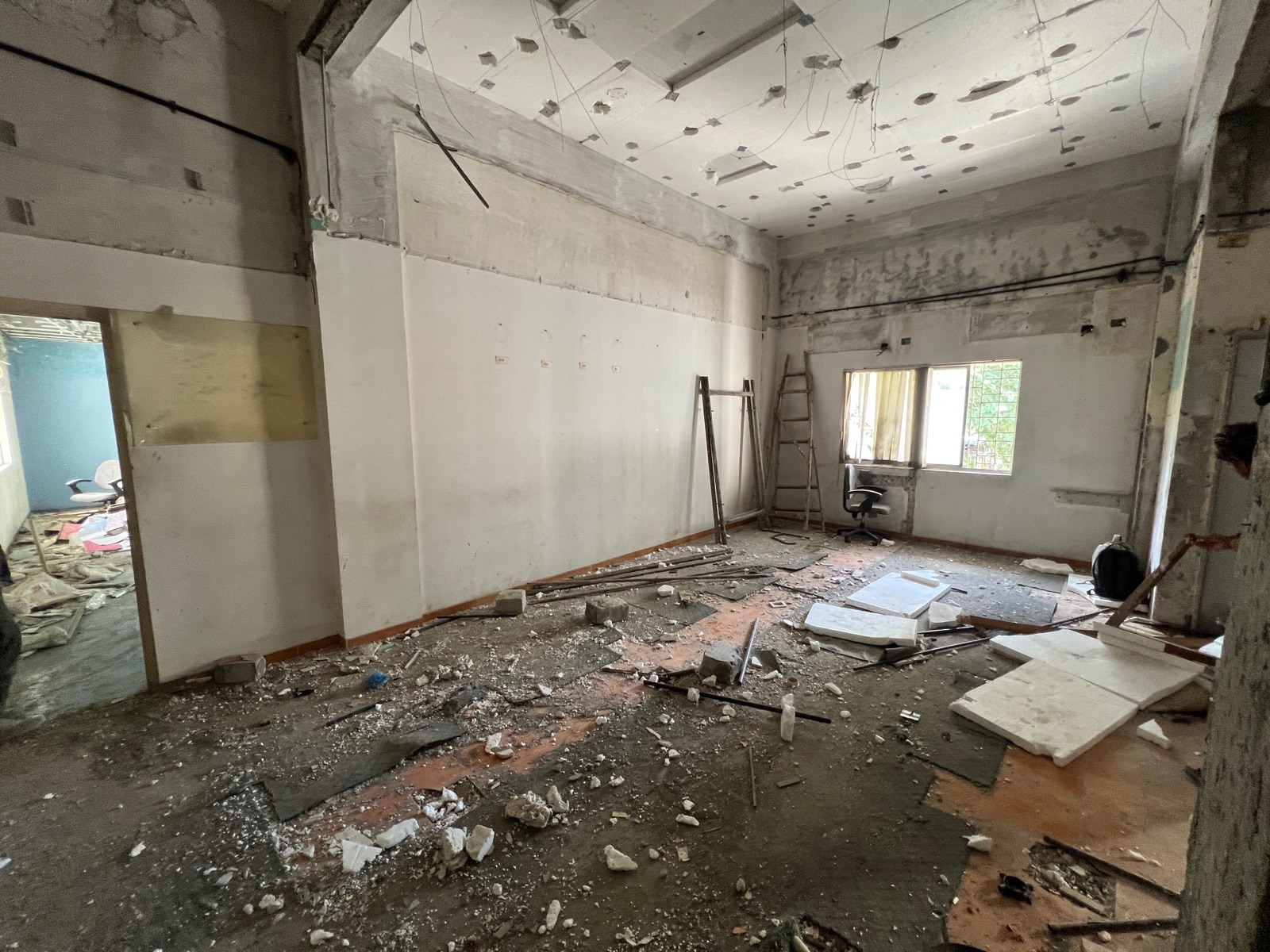 Office Space For Sale in Akshay Complex