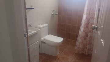 Bathroom in 3 BHK Builder Floor at SS The Lilac, Sector 49 – for Rent