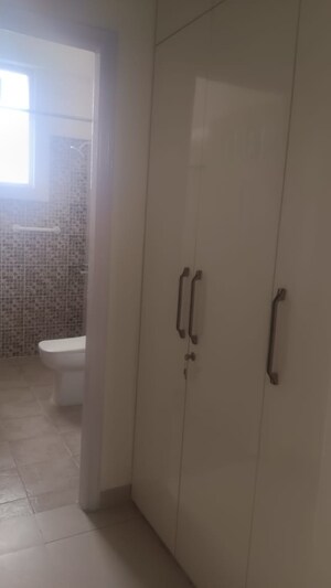 Bathroom in 3 BHK Builder Floor at SS The Lilac, Sector 49 – for Rent