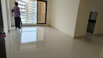 Room in 2 BHK Apartment at Vakola – for Rent