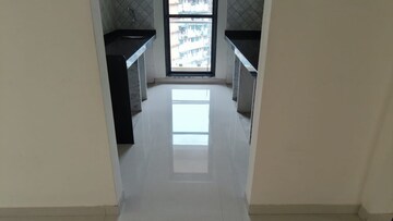 Room in 2 BHK Apartment at Vakola – for Rent