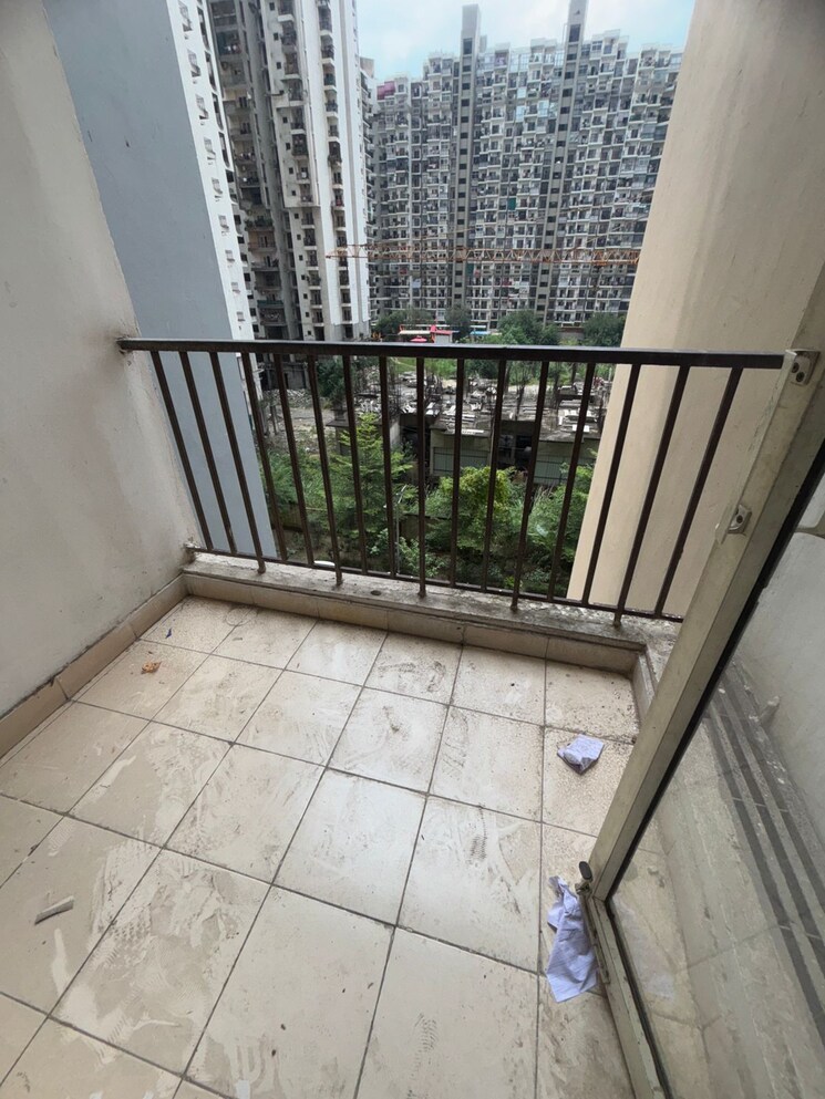 Balcony, niho-hi-bird-scottish-garden 2 Bedroom 1075 Sq.Ft. Apartment In Ahinsa Khand 2 Ghaziabad 9246317
