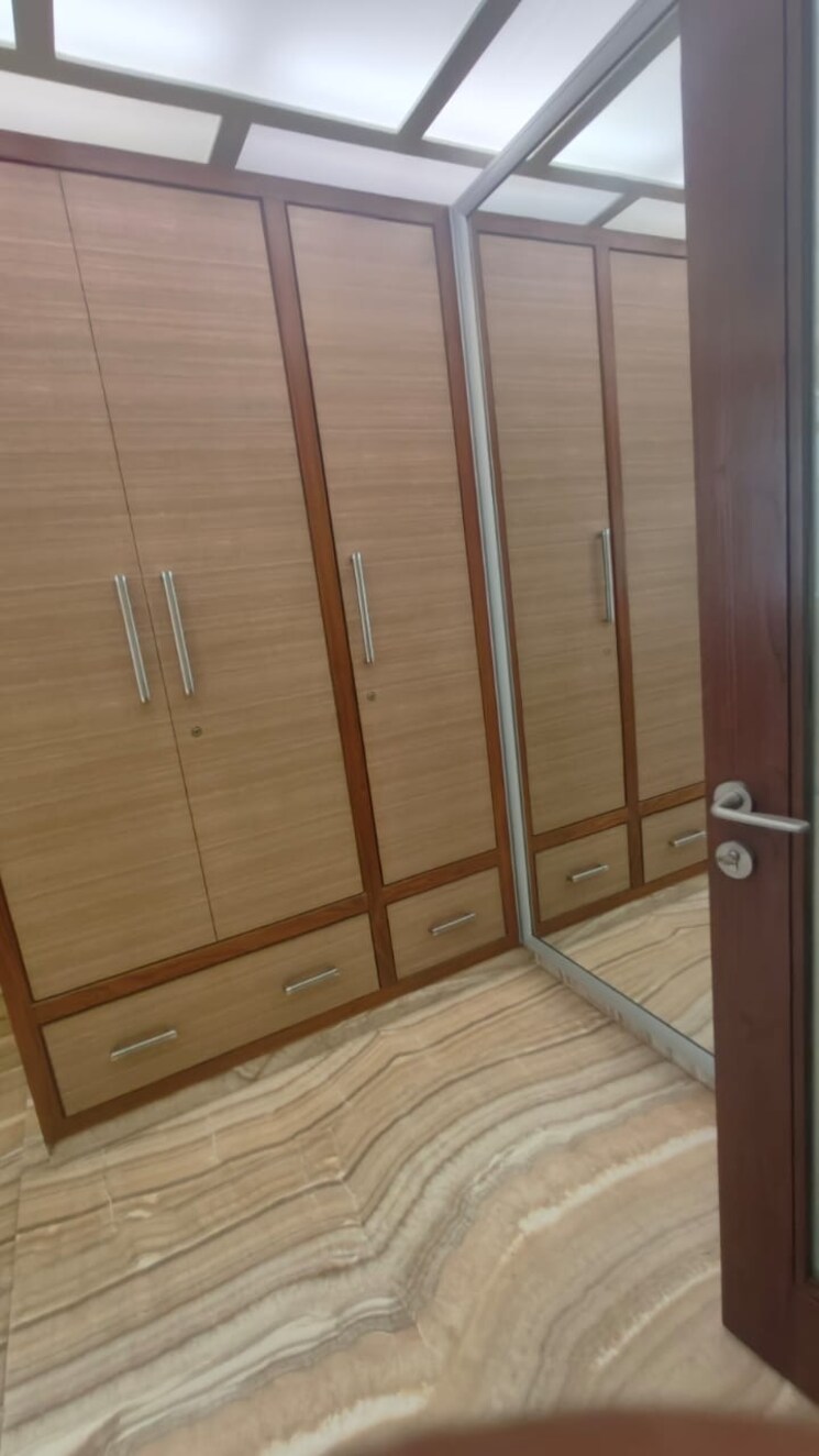 undefined, sector 48 3 Bedroom 300 Sq.Mt. Independent House In Sector 48 Noida 9246400