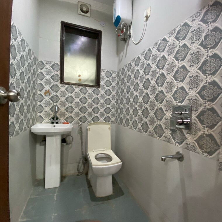 Bathroom, chattarpur 3 Bedroom 1200 Sq.Ft. Builder Floor In Chattarpur Delhi 9246407