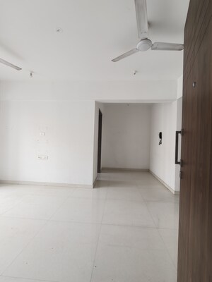 Room in 2 BHK Apartment at Kabra Hyde Park, Manpada – for Sale