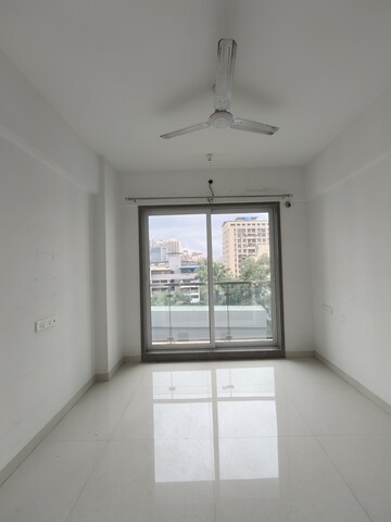 Room in 2 BHK Apartment at Kabra Hyde Park, Manpada – for Sale