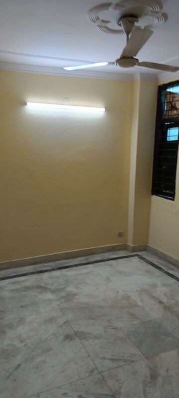 Room in 2 BHK Builder Floor at Saket – for Rent