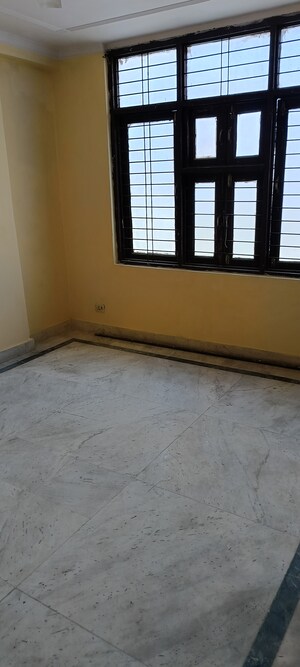 Room in 2 BHK Builder Floor at Saket – for Rent
