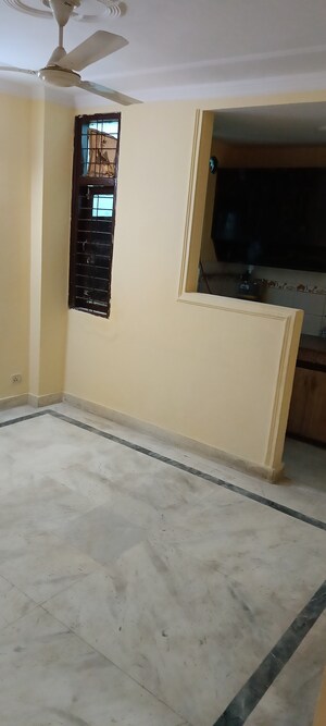 Room in 2 BHK Builder Floor at Saket – for Rent