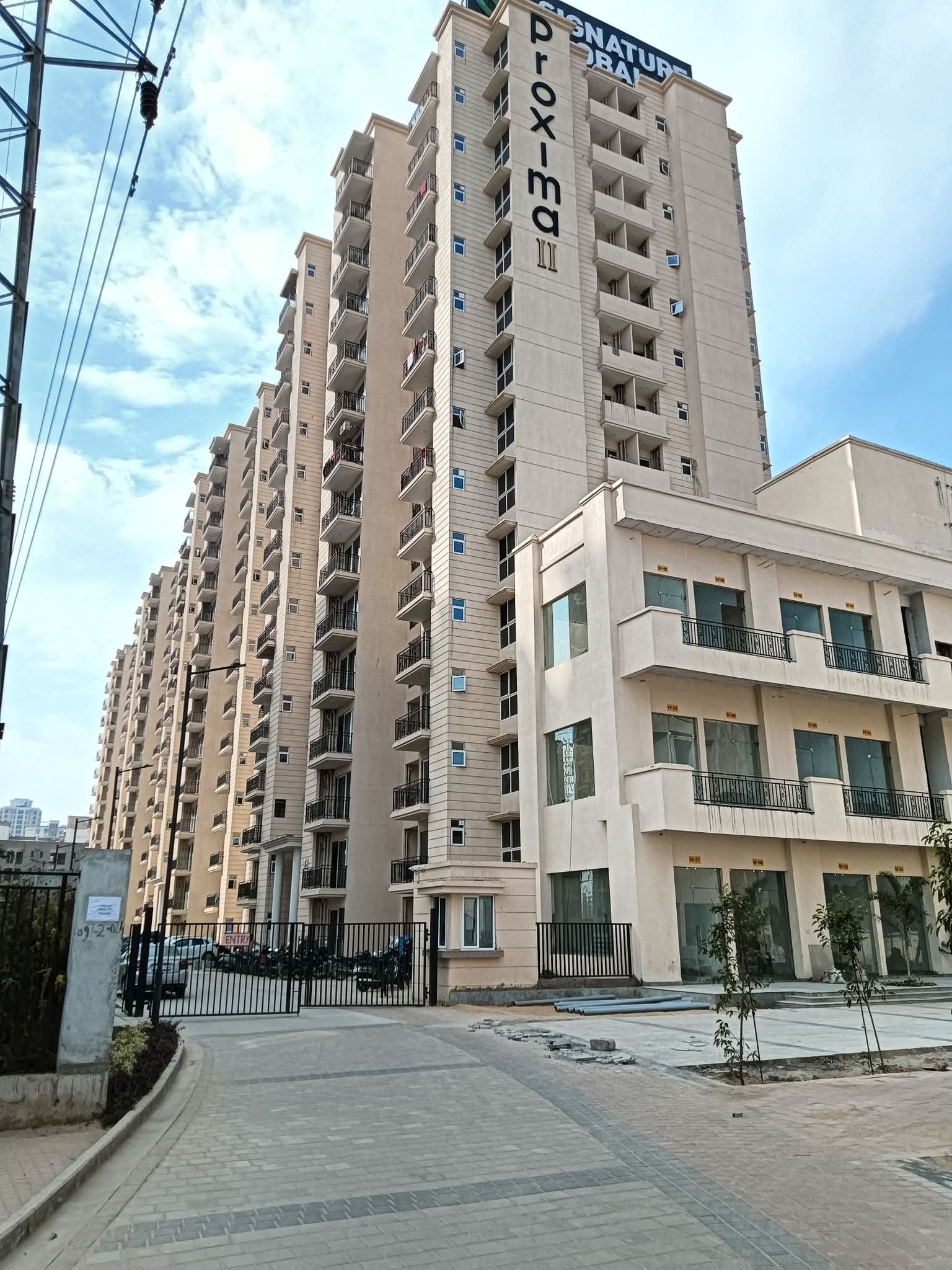 2 BHK + Pooja Room,Extra Room 685 Sq.Ft. Apartment in Signature Global Proxima Phase 2