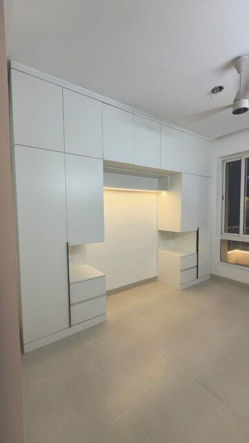 Room in 4 BHK Apartment at Indiabulls Centrum Park, Sector 103 – for Rent