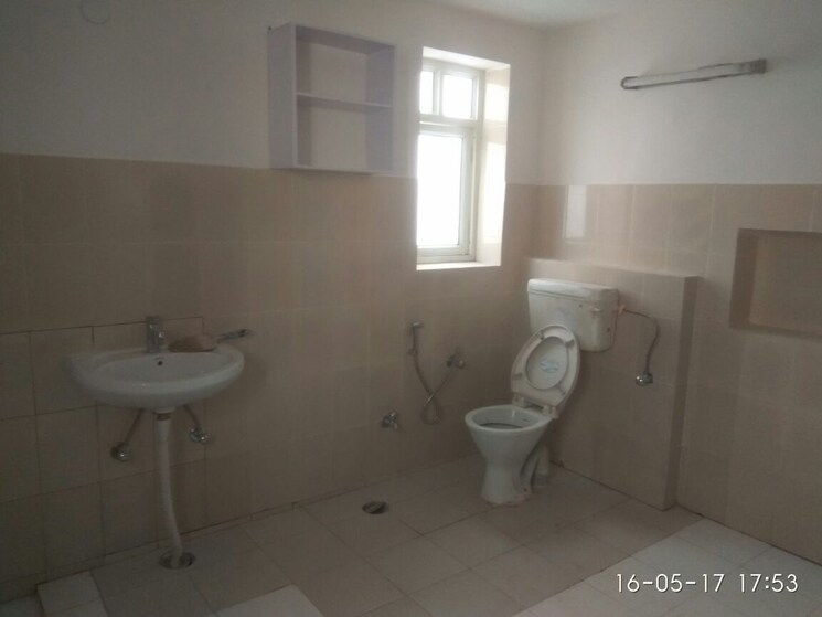 Bathroom, green park extension 3 Bedroom 311 Sq.Yd. Builder Floor In Green Park Extension Delhi 9246430