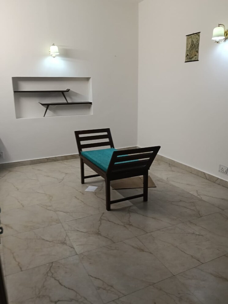 Living Room, green park extension 3 Bedroom 311 Sq.Yd. Builder Floor In Green Park Extension Delhi 9246430