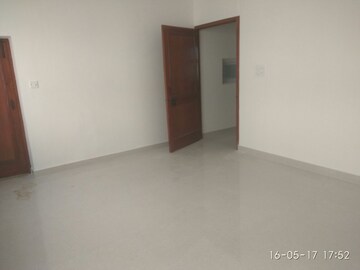 Room in 3 BHK Builder Floor at Green Park Extension – for Rent