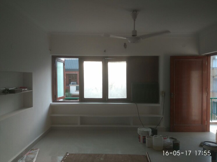 Living Room, green park extension 3 Bedroom 311 Sq.Yd. Builder Floor In Green Park Extension Delhi 9246430