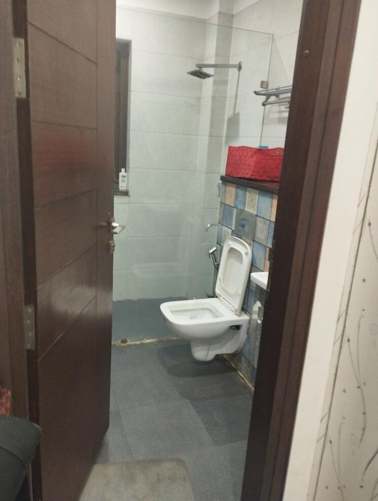 Bathroom, dlf-cyber-city 2 Bedroom 300 Sq.Ft. Builder Floor In Sector 24 Gurgaon 9246411