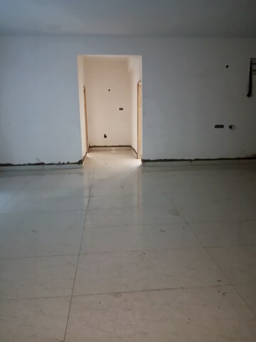 Room in 3 BHK Apartment at Ahmed Nagar – for Sale
