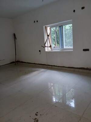 Room in 3 BHK Apartment at Ahmed Nagar – for Sale
