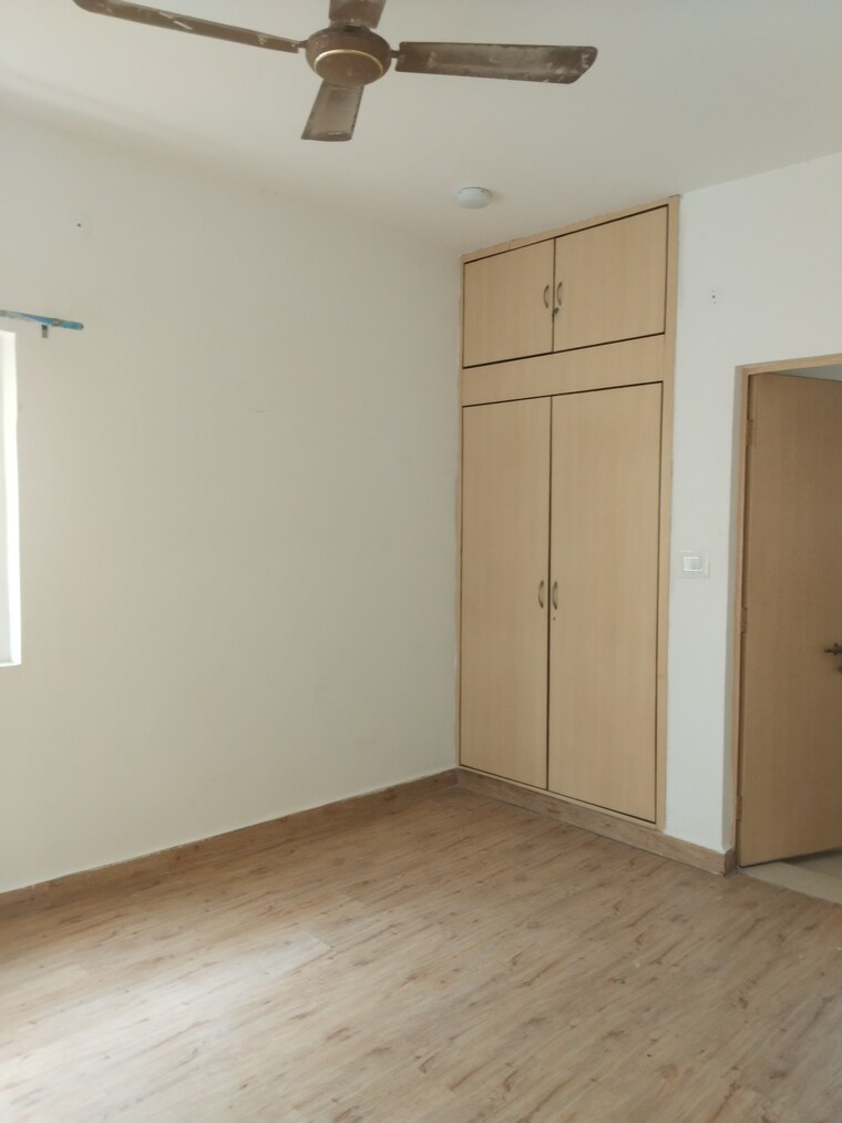 Room, sarita vihar 4 Bedroom 2000 Sq.Ft. Apartment In Sarita Vihar Delhi 9246495
