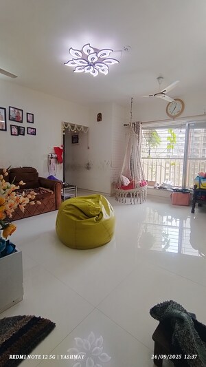 Living Room in 3 BHK Apartment at Unique Poonam Estate Cluster 2, Mira Road – for Sale