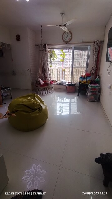 Living Room in 3 BHK Apartment at Unique Poonam Estate Cluster 2, Mira Road – for Sale