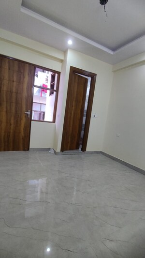 Room in 2 BHK Builder Floor at Sector 73 – for Sale