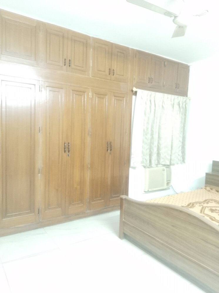 Bedroom, sarita vihar 3 Bedroom 1800 Sq.Ft. Apartment In Sarita Vihar Delhi 9246560