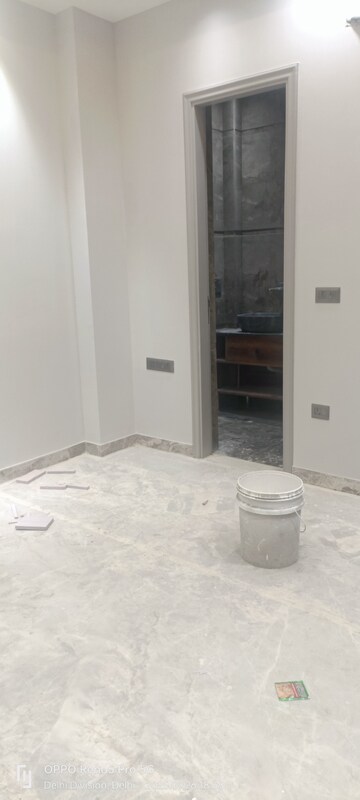 Room in 3 BHK Builder Floor at Janakpuri – for Sale