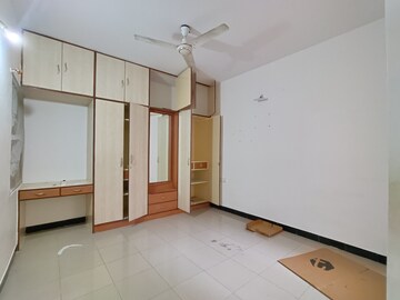 Room in 2 BHK Apartment at Aishwarya Eastwoods, Hsr Layout – for Rent